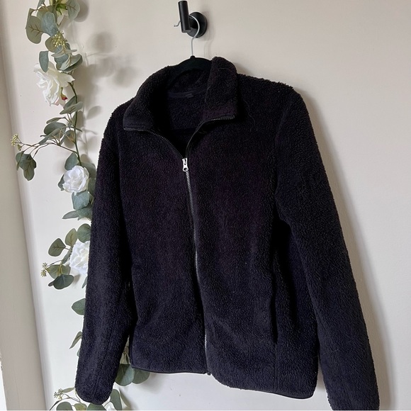 Uniqlo Fleece Jacket - Picture 2 of 9